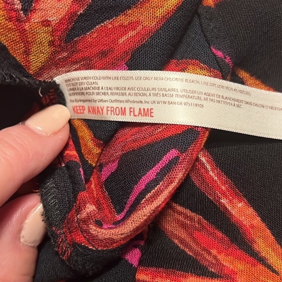 🌺FREE PEOPLE INTIMATELY Floral Simone Tank Top in Black/Red Size XS🌺 - Picture 6 of 7